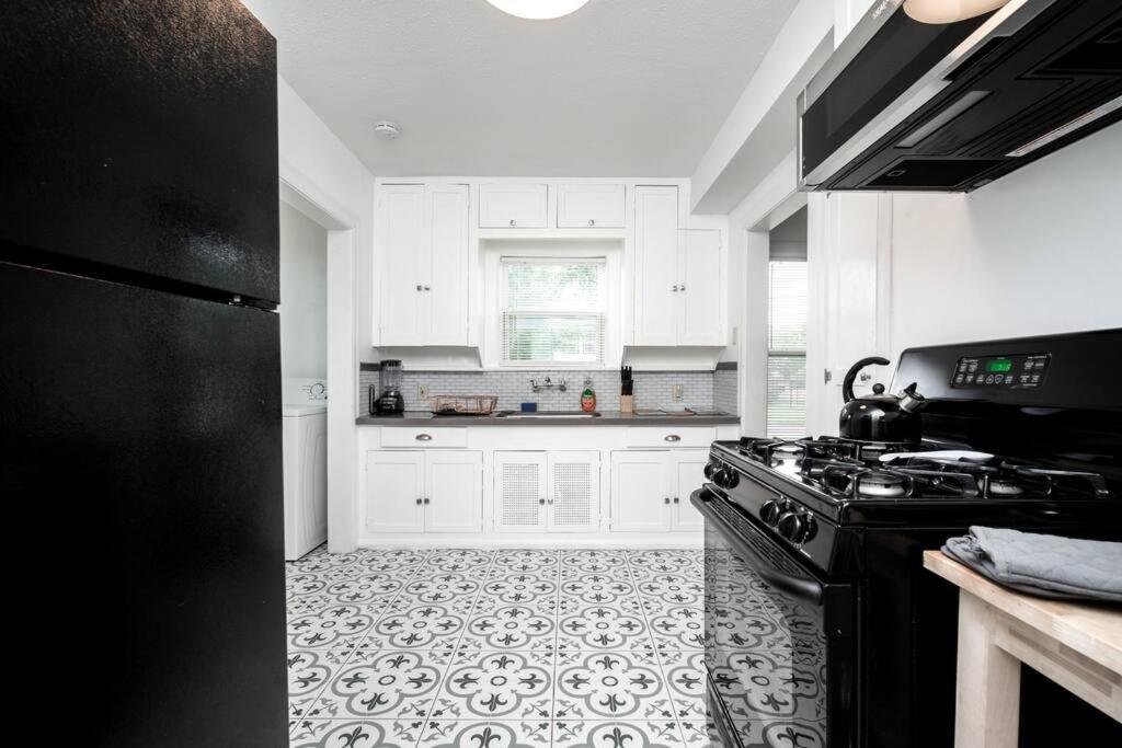 Trendy Apartment In Downtown - Near Montrose Houston Exterior photo